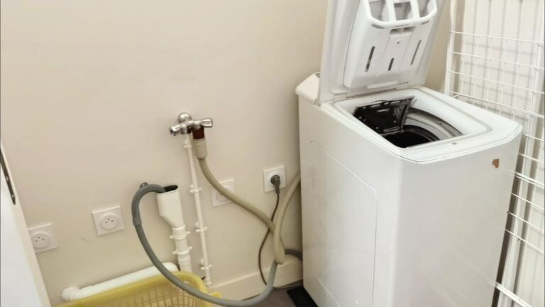 Lave-linge dans la buanderie du Foyer FSM Marie Virginie Tours