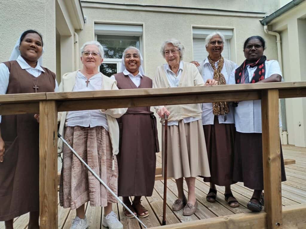 Foyer FSM Marie Virginie Tours, groupe de femmes engagées dans l'entraide et la solidarité.